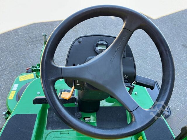 John Deere F1570 inkl. 1,52mtr. Mähwerk John Deere F1570 inkl. 1,52mtr. Mähwerk