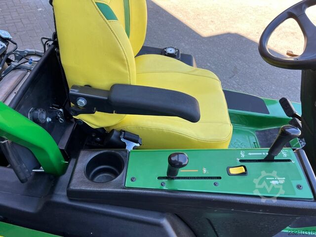 John Deere F1570 inkl. 1,52mtr. Mähwerk John Deere F1570 inkl. 1,52mtr. Mähwerk