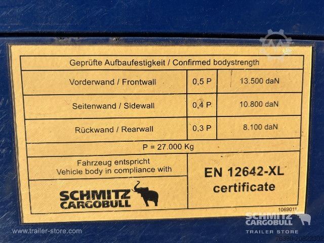Auflieger mit Pritsche & Plane Schmitz Cargobull Semitrailer Curtainsider Mega