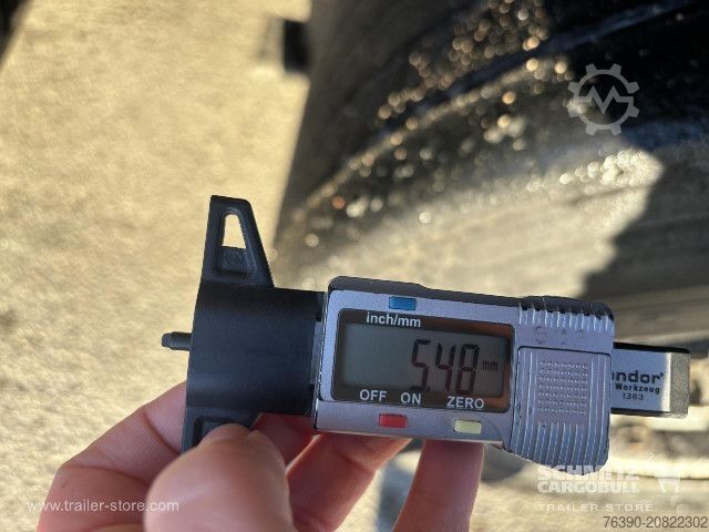 Auflieger mit Pritsche & Plane Schmitz Cargobull Semitrailer Curtainsider Mega