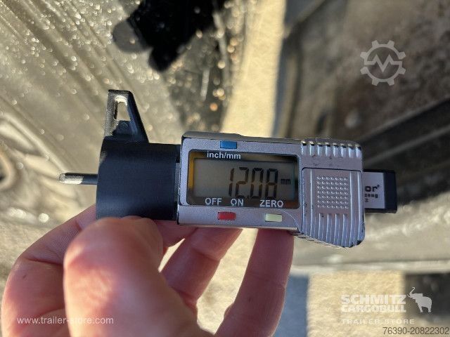 Auflieger mit Pritsche & Plane Schmitz Cargobull Semitrailer Curtainsider Mega