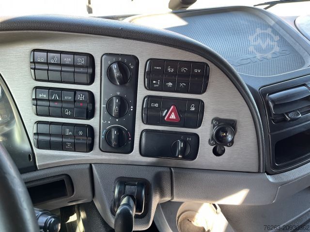 Flatbed truck MERCEDES-BENZ 2541 6x2 Atlas 135.2E Pritsche 8,20 m