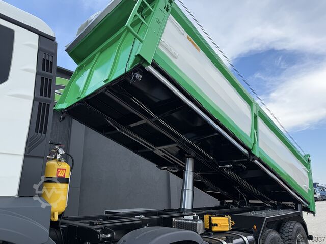 Three-sided tipper truck MAN TGS 41.520 40Ton 8x4 Euro6 KIPPER 18cbm