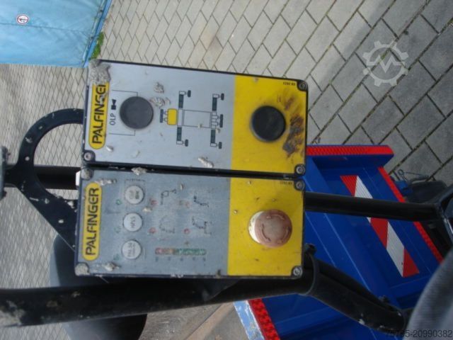 Tipper truck IVECO TRACKER 260T50 6x4 3-Achs Kipper Heckkran Espilo