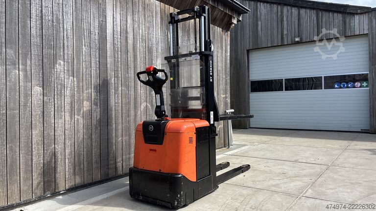 Manual stacker BT SPE 160