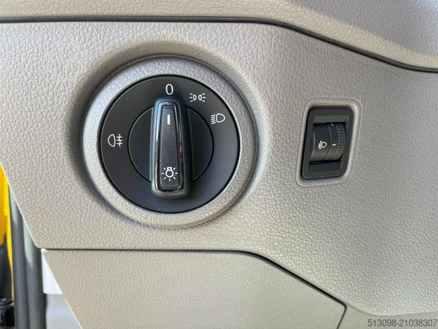 Minibus VOLKSWAGEN CRAFTER 2.0TDI 8 SITZER TEMP. KLIMA AHK 1.HAND