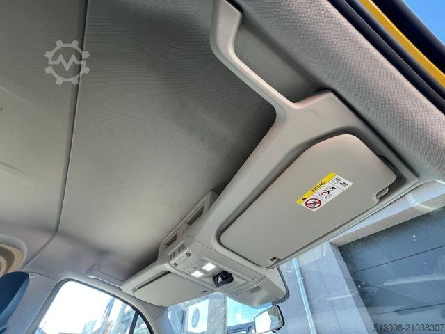 Minibus VOLKSWAGEN CRAFTER 2.0TDI 8 SITZER TEMP. KLIMA AHK 1.HAND