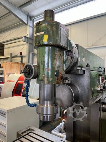 Universal milling machine from school AVIA 