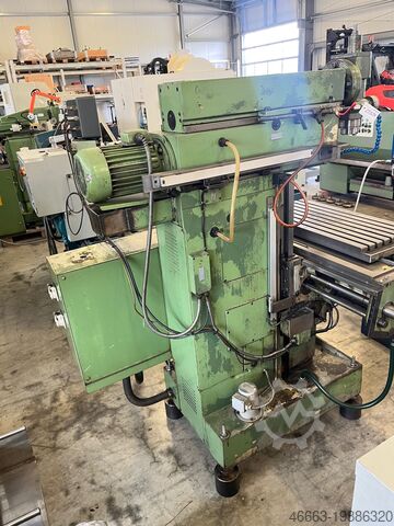 Universal milling machine from school AVIA 