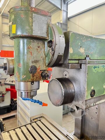 Universal milling machine from school AVIA 