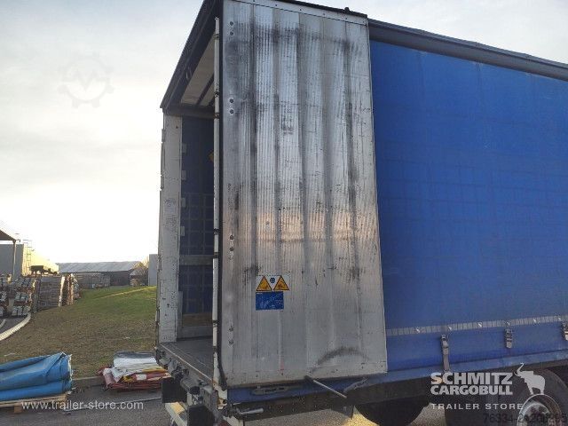 Auflieger mit Pritsche & Plane Schmitz Cargobull Semitrailer Curtainsider Standard