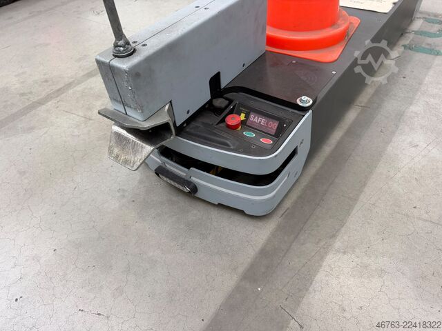 Automated guided vehicles (AGVs) SAFELOG GmbH AGV M4