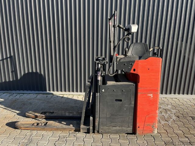 Stand-on stacker Linde D12S