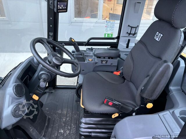 Radlader Caterpillar 906M