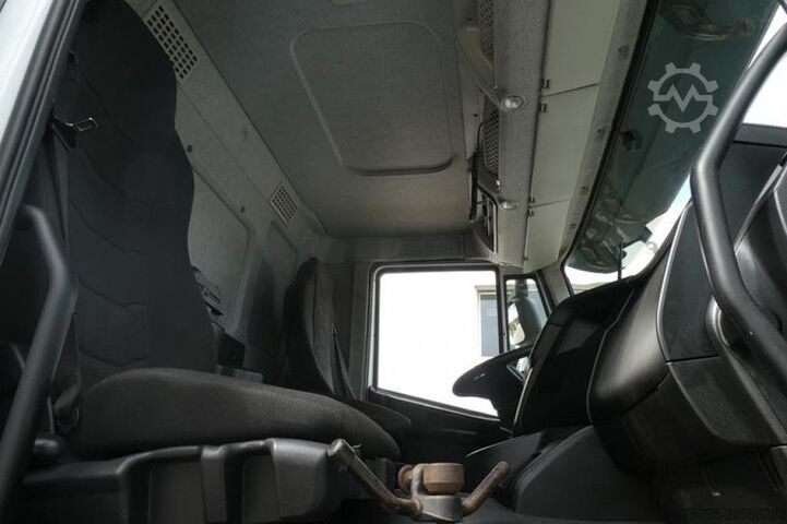 Kipper LKW IVECO HD9 86.50-90 4 Achs Muldenkipper schwere Straßen