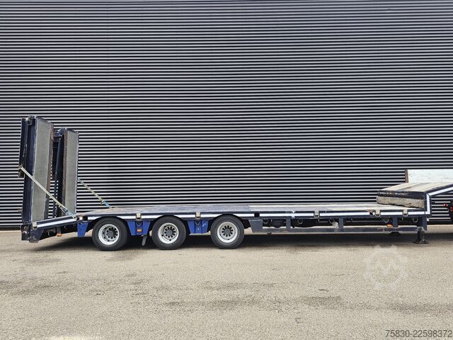 Low loader Nooteboom OSD-48-03 / SEMI / HYDRAULIC RAMPS