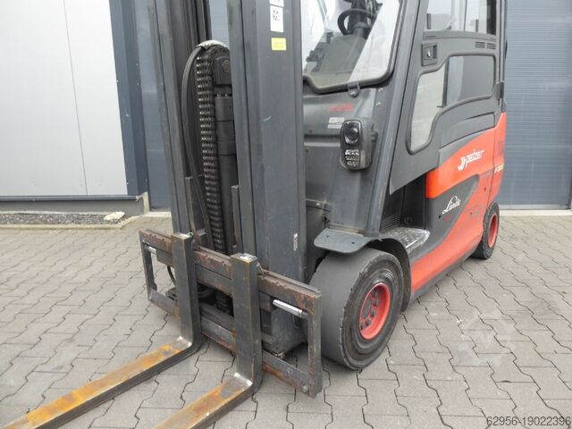 Electric 4-wheel forklift Linde E25H 01/600