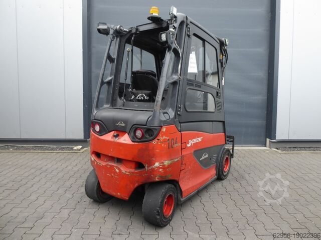 Electric 4-wheel forklift Linde E25H 01/600