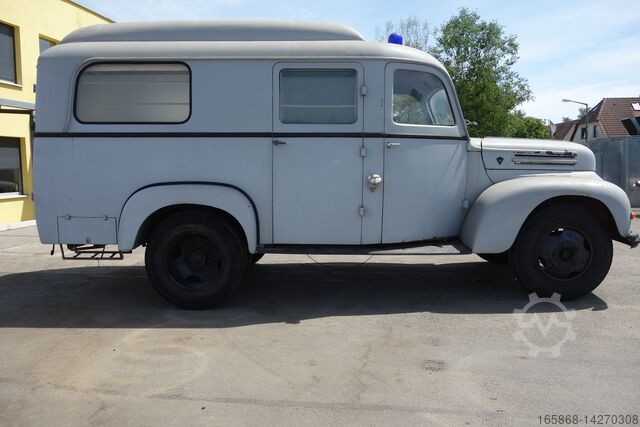 Feuerwehr/Rettung Ford Ford FK 3500 V8 mit H-Kennzeichen Oldtimer ehemaliger Krankenwagen