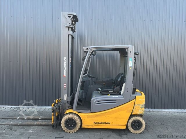 Elektro 4 Rad-Stapler Jungheinrich EFG320