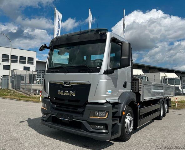 Spezial-LKW MAN TGS 26.360 LL/Pritsche 7,10 m/Lenkachse/ 108 tkm
