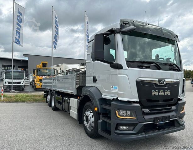 LKW mit Pritsche & Plane MAN TGS 26.360 LL/Pritsche 7,10 m/Lenkachse/ 108 tkm