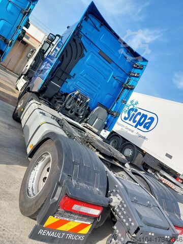 Standard tractor Renault T 520