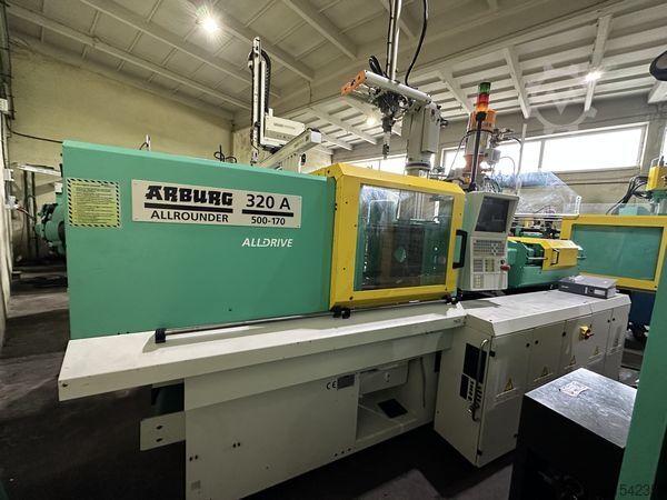 Spritzgießmaschine Arburg 320A 500-170 mit dem Angußpicker
