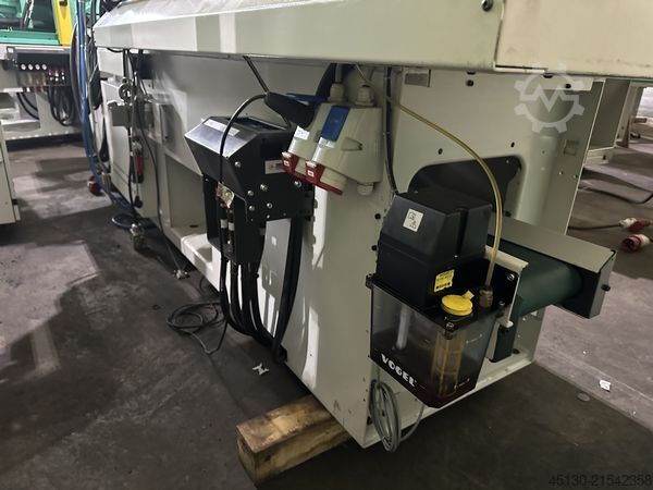 Spritzgießmaschine Arburg 320A 500-170 mit dem Angußpicker