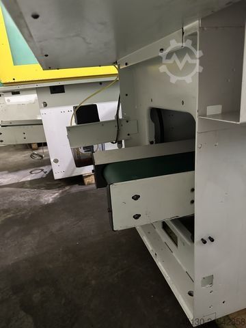 Spritzgießmaschine Arburg 320A 500-170 mit dem Angußpicker