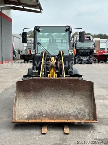 Radlader KOMATSU WA 70-7 37 kW 2016 Gabel & Schaufel