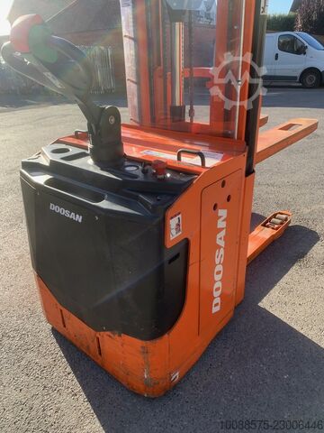 Gabelstapler Doosan LEDS161P