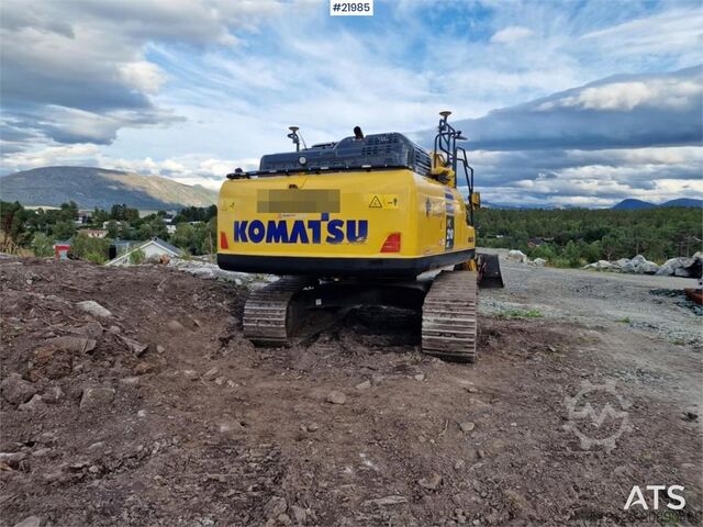 Crawler excavator Komatsu PC210LC crawler excavator with 2 buckets and tiltr