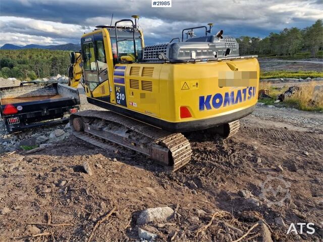 Crawler excavator Komatsu PC210LC crawler excavator with 2 buckets and tiltr