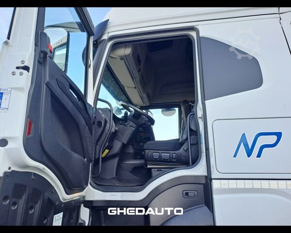 Standard tractor unit IVECO TRATTORE IVECO S-WAY 460 LNG METANO