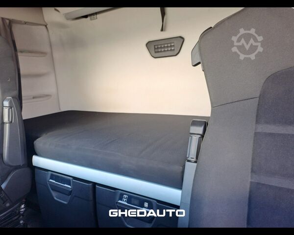 Standard tractor unit IVECO TRATTORE IVECO S-WAY 460 LNG METANO
