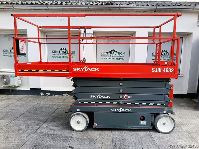 Scherenarbeitsbühne SKYJACK SJ III 4632 Skyjack SKYJACK SJ III 4632 11,7m Working height: 11.7 m