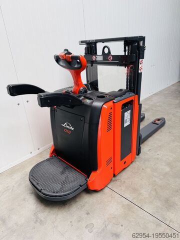 High Lift stacker Linde D 12 APi Batterie Bj.22