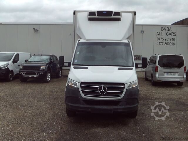 Refrigerated box truck 3.50 m long + tail lift Mercedes-Benz sprinter 319 frigokoffer carrier
