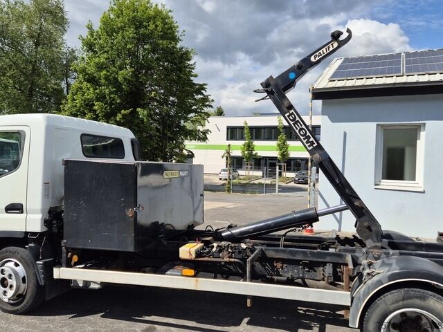 Telehoist load lugger van Fuso Canter 7c18 Abrollkipper Palfinger