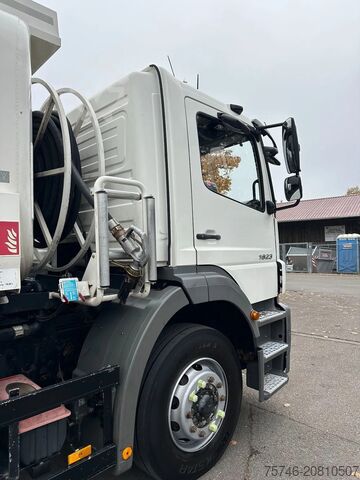 Tankwagen Mercedes-Benz Axor 1823 LA *Tankwagen für Heizöl/Diesel, 2 Ka...