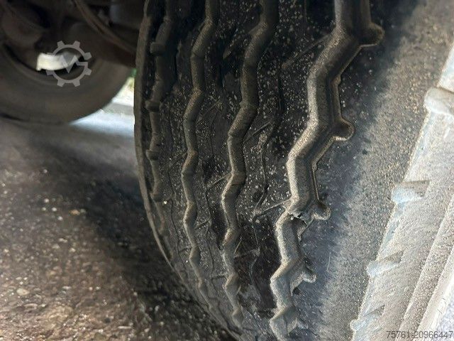 Tipper semitrailer SCHMITZ CARGOBULL SKI 24 SL 8.2     32 cbm Stahl