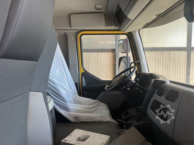 Box truck RENAULT MIDLUM 16.280