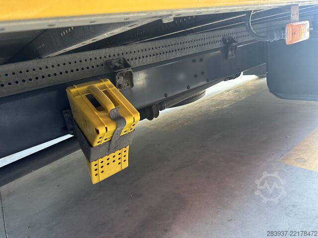 Box truck RENAULT MIDLUM 16.280