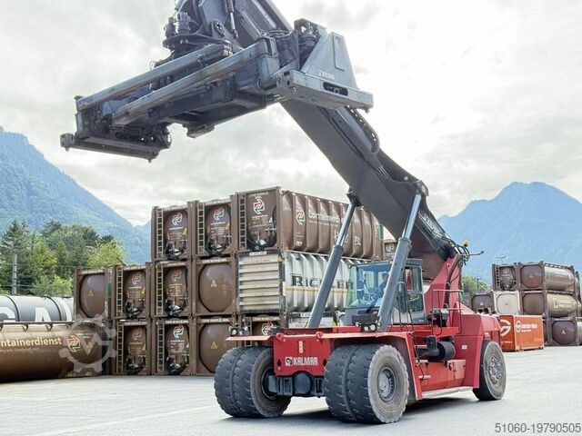 Full-container reach stacker Kalmar DRF400-60C5