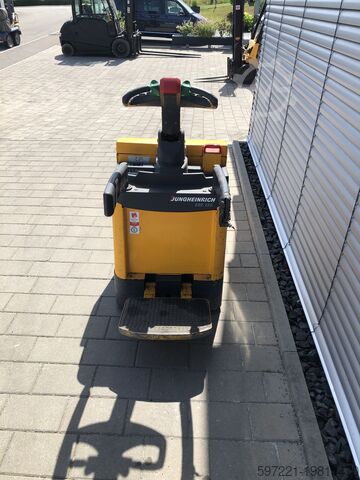 Electric Pallet Trucks Jungheinrich ERE120 | 2400mm
