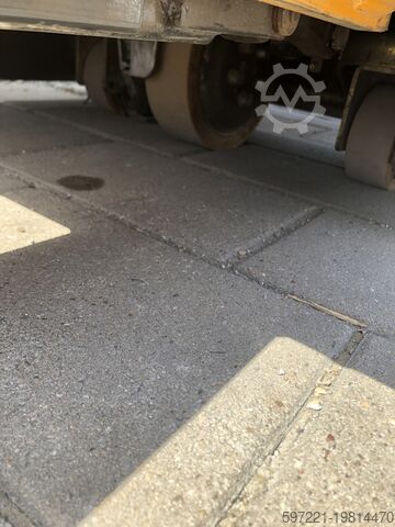 Electric Pallet Trucks Jungheinrich ERE120 | 2400mm