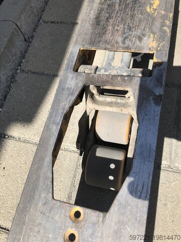 Electric Pallet Trucks Jungheinrich ERE120 | 2400mm