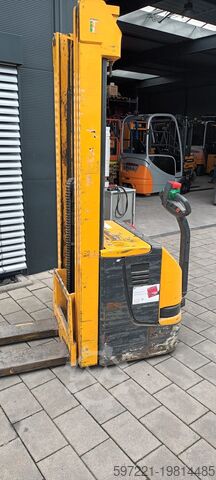 Pallet Stackers Jungheinrich EJC16 Triplex