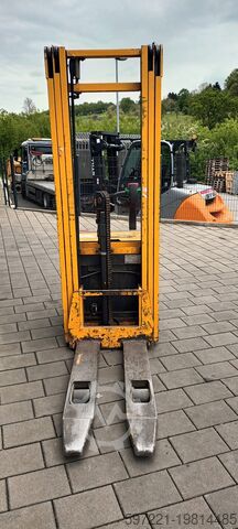 Pallet Stackers Jungheinrich EJC16 Triplex